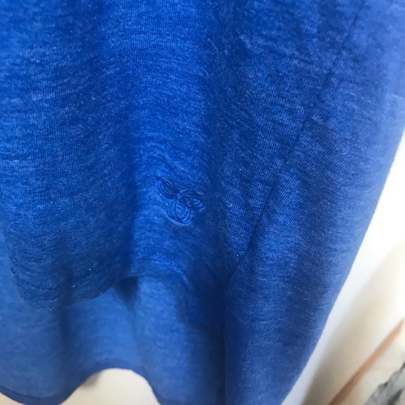 Aritzia TNA low back blue tee shirt, size large. - Picture 4 of 5